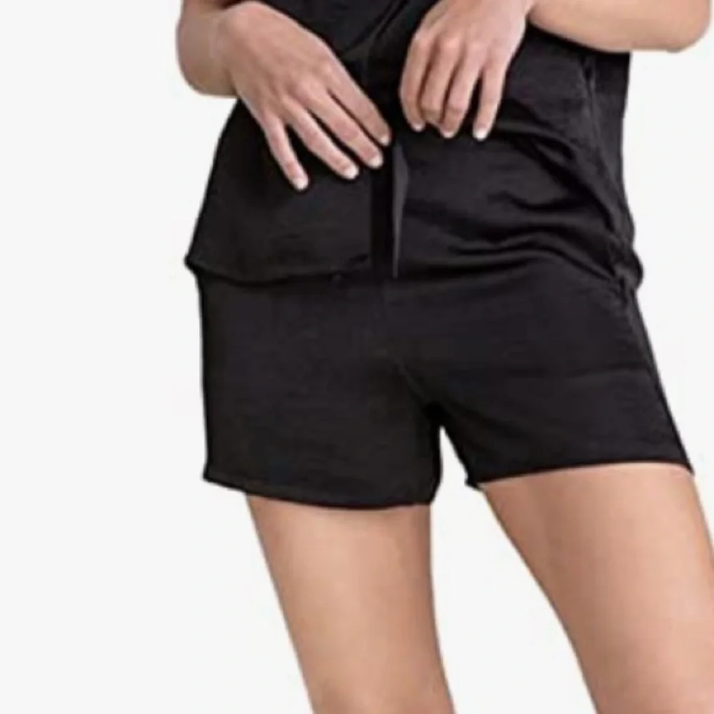 NWOT Barefoot Dreams Satin Pajama Shorts Black Size Large - Picture 2 of 11